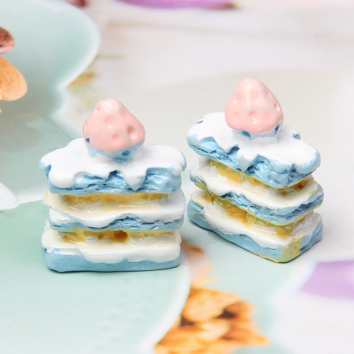 Wholesale Resin Strawberry Cake Food Toys No Hole